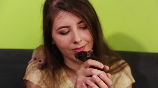Close Portrait Young Woman Black Domestic Rat Her Hands White — Stock Video