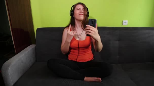 Girl Listens Hard Rock While Sitting Lotus Position Smartphone Her — Stock Video