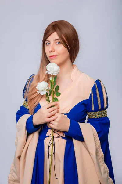 Retrato Una Mujer Atractiva Con Pelo Largo Vestido Medieval Fantasía — Foto de Stock