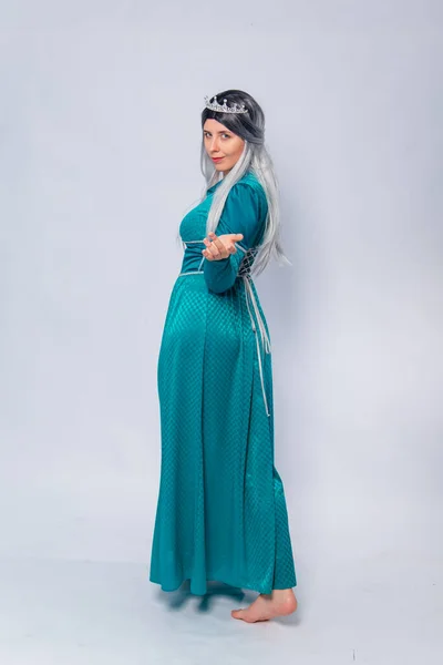 Retrato Comprimento Total Uma Princesa Volta Medieval Fantasia Vestido Turquesa — Fotografia de Stock