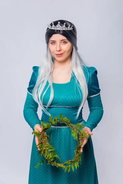 Retrato Uma Princesa Medieval Fantasia Vestido Turquesa Com Cabelo Cinza — Fotografia de Stock