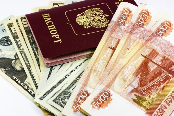Pasaporte y dinero ruso — Foto de Stock