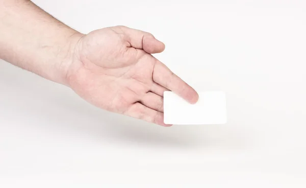 Hand met een witte kaart op een grijze achtergrond — Stockfoto