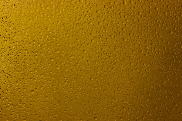 Краплі на склянку жовтого кольору з дощу — стокове фото