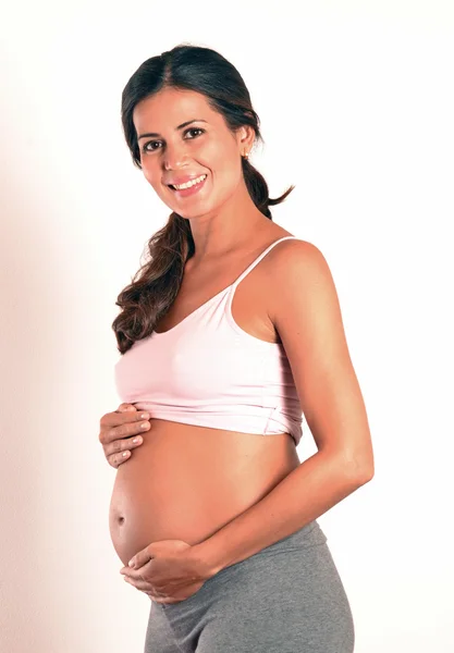 Glad ung gravid kvinna — Stockfoto