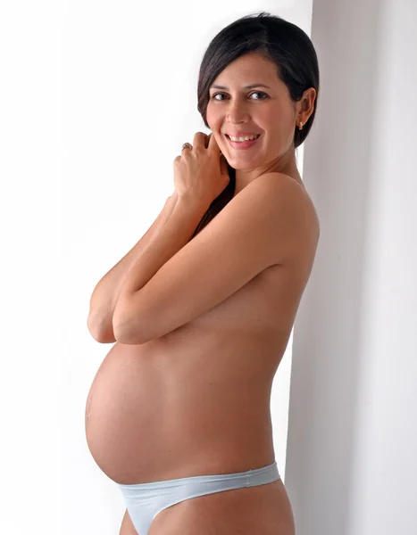 Mulher grávida latina bonita — Fotografia de Stock