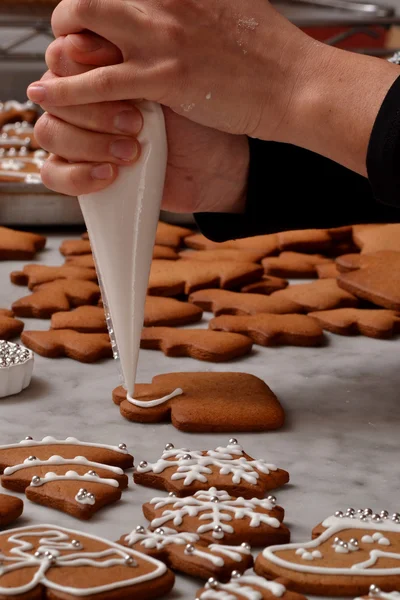 Pastelaria chef preparar biscoitos de Natal — Fotografia de Stock