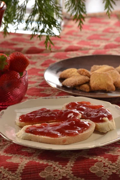 BlackBerry jam på toast bröd — Stockfoto