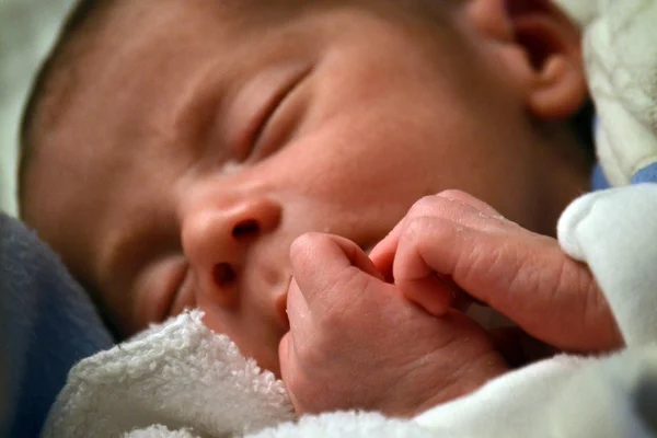 小刚出生的婴儿 — 图库照片
