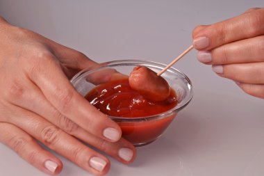 kadın malzeme çekme mini sosis