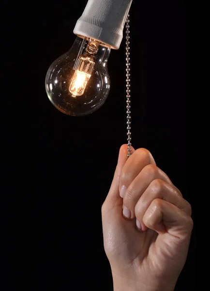 電球を保持している女性 — ストック写真