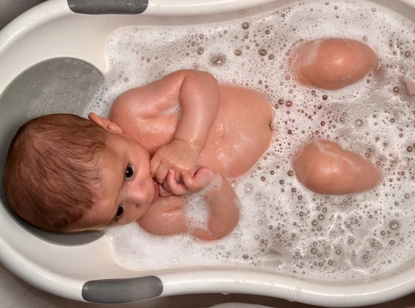 Junge beim Baden — Stockfoto