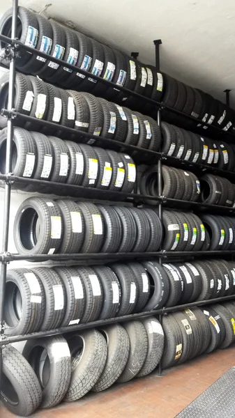 Car tyres on shelves — Stock Photo, Image