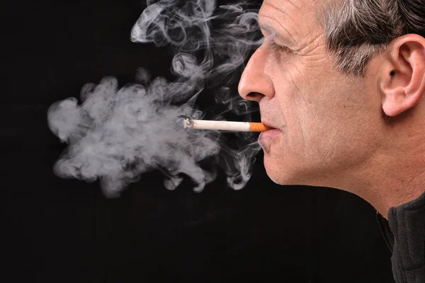 Man is smoking cigarette — Stock Photo, Image