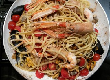 Makarna karides ve kiraz domates ile