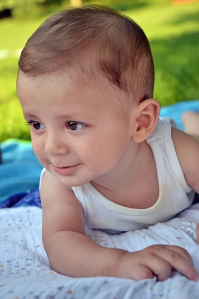 Çok sevimli şirin küçük çocuk — Stok fotoğraf