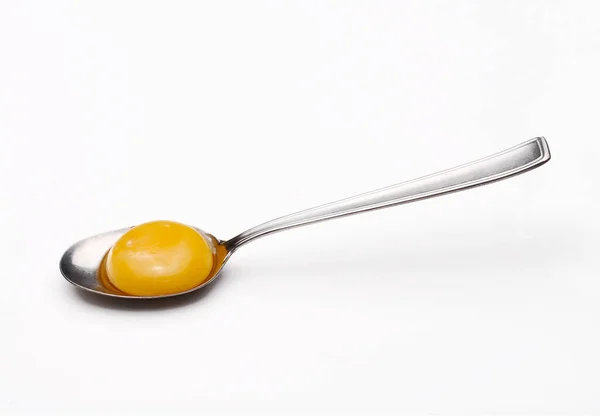 Beyaz Arka Planda Taze Yumurta Sarısı — Stok fotoğraf