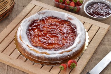 Çilekli meyveli kek