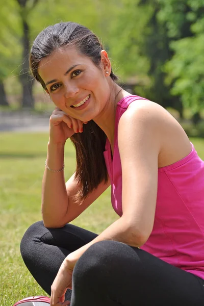 Outdoor fitness latin woman — Stock Photo, Image