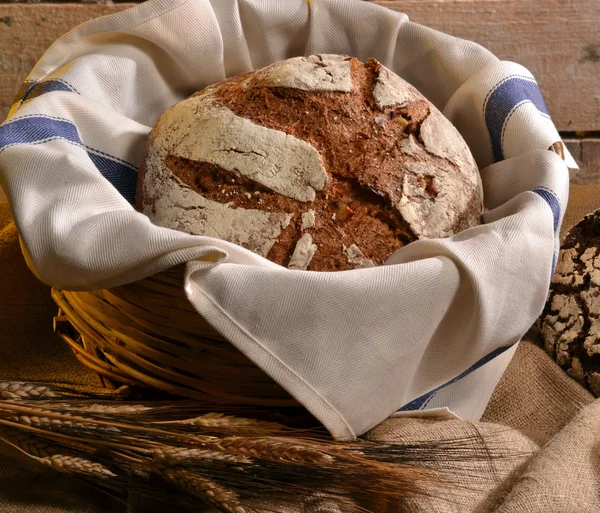 Rustika bröd och vete — Stockfoto