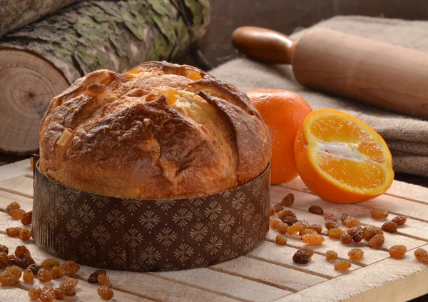Panettone ekmek ve malzemeler