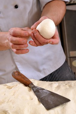 Hazırlanması ve ekmek kesme yemek