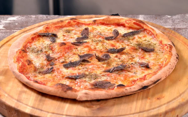 Pain à pizza préparé aux champignons — Photo