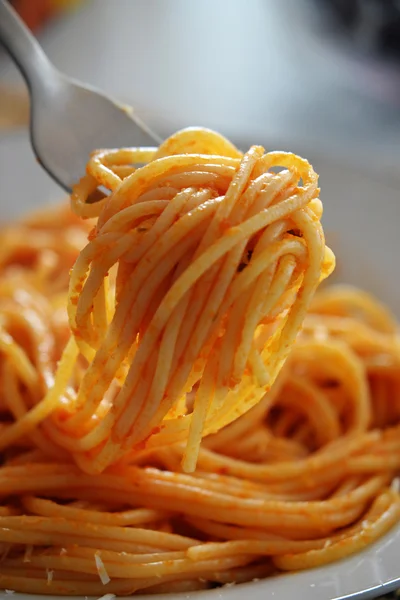 Çatal üzerinde hazır spagetti — Stok fotoğraf