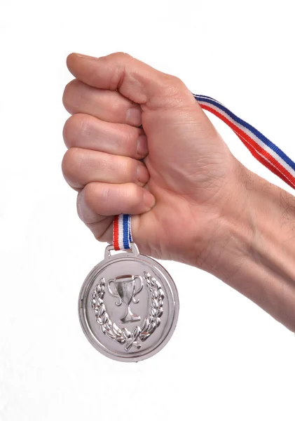 Ruka držící stříbrná medaile — Stock fotografie