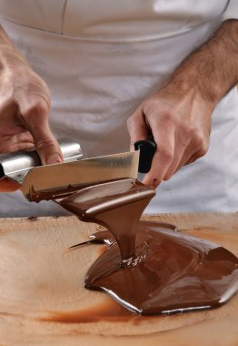 Krem çikolata karıştırma yemek