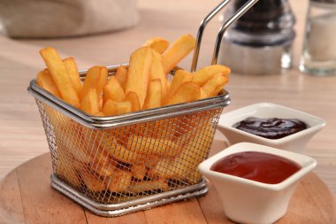Fried potatoes chest and sauces