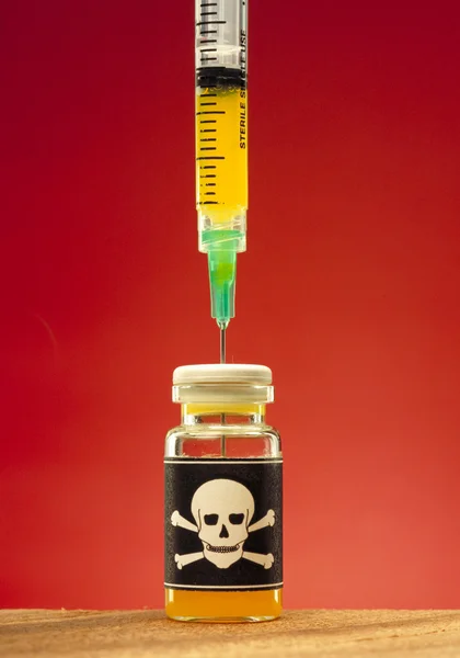 Poison and plastic syringe. — Stock Photo, Image
