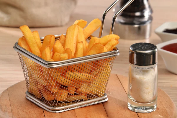 Fried potatoes chest and sauces — Φωτογραφία Αρχείου