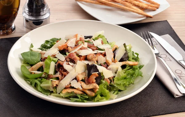 Chicken and parmesan salad — Stock Photo, Image
