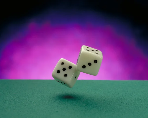 Throwing dices on casino felt. — Stock Photo, Image