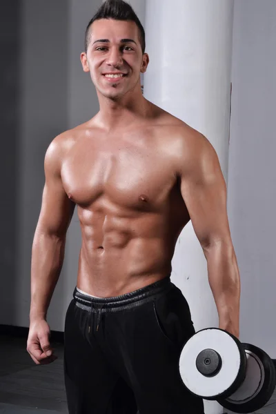Sport man in gym with weights — Stock Photo, Image