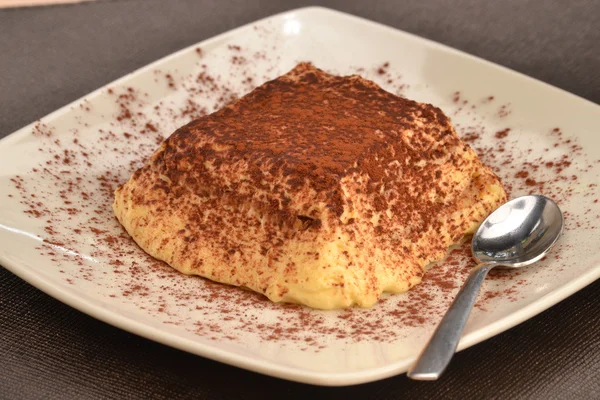 Desserten med Tiramisu kake – stockfoto