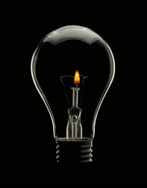 Lámpara bombilla con vela en el interior . — Foto de Stock