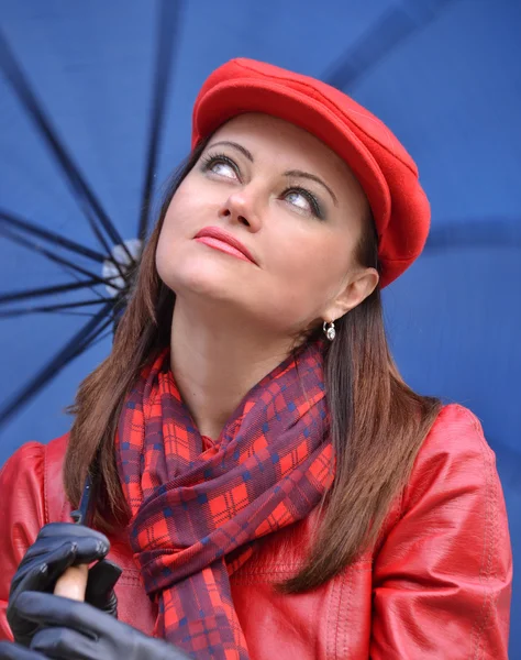 Woman holding a big blue umbrella. — Stock Photo, Image