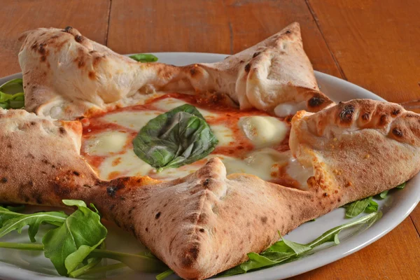 Äkta italiensk pizza — Stockfoto