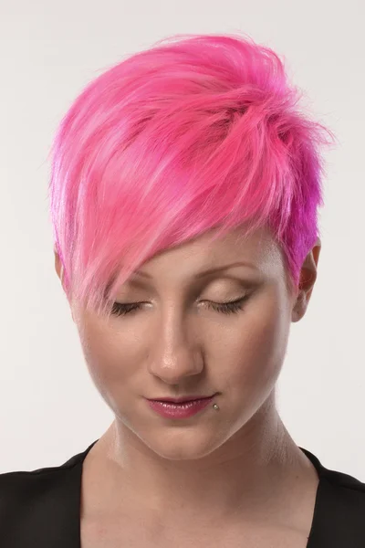 Różowe włosy kobieta — Zdjęcie stockowe