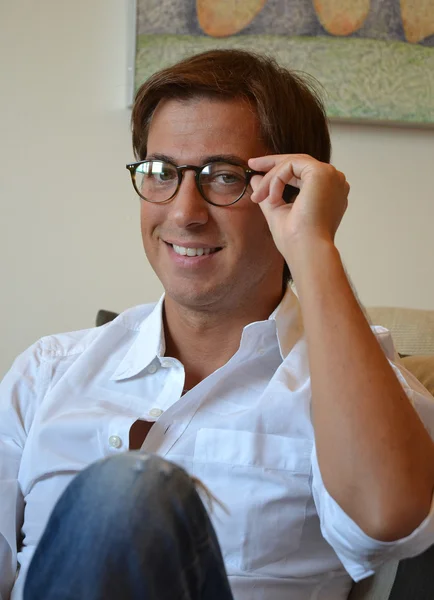 Man relaxing on sofa — Stock Photo, Image