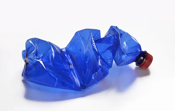 Зморшкуватою пластикова пляшка — стокове фото