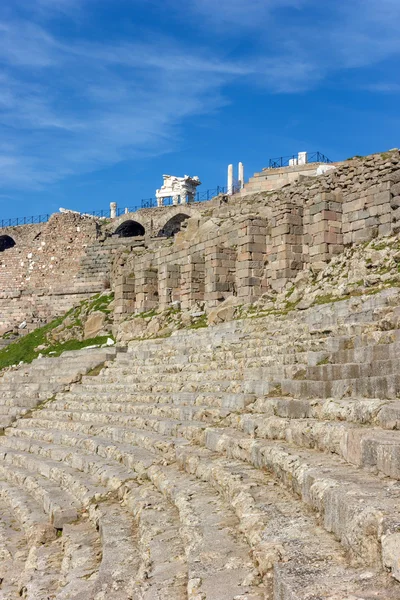 Амфітеатр поряд з Акрополем Bergama — стокове фото