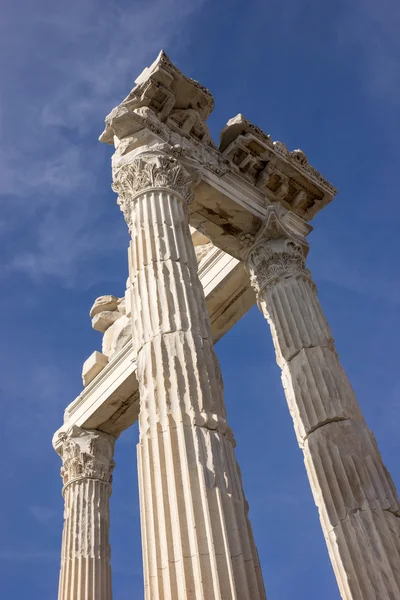 Colonne nel Tempio di Traiano 1 — Foto Stock