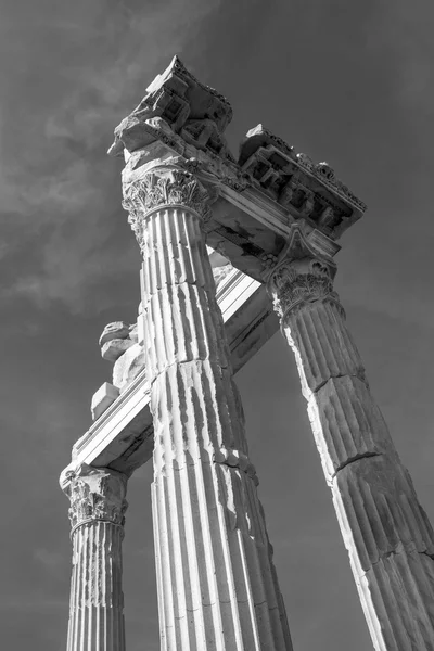 Tapınak trajan sütunlar — Stok fotoğraf