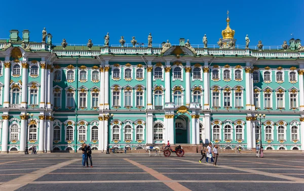 Winter Palace view with horse — Stock Photo, Image