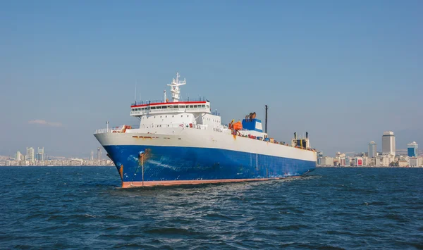 Cargo ship on Izmir — Stock Photo, Image