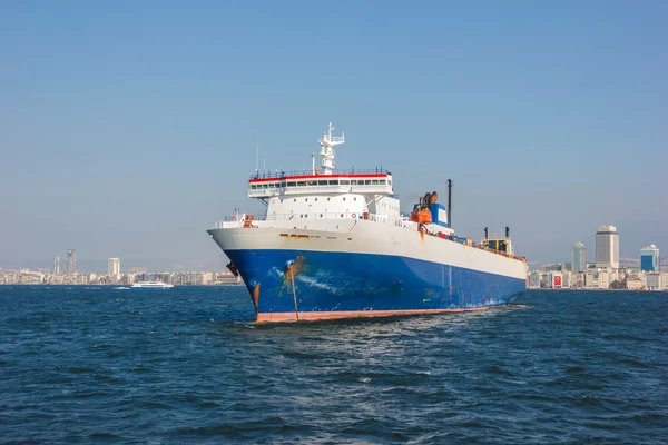 Cargo ship at Izmir — Stock Photo, Image