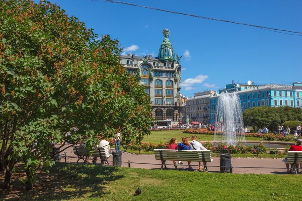 Kazan Katedrali çeşme ile kare